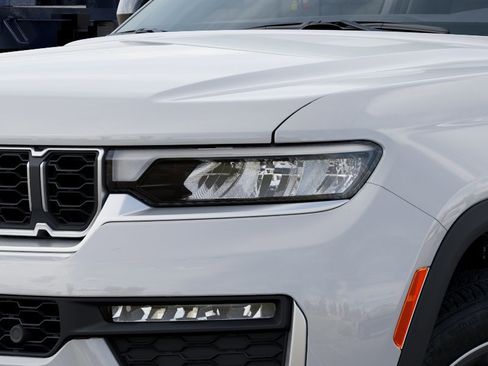 New 2026 Jeep Grand Cherokee L Limited w/ Luxury Tech Group II AWD/4WD image 10