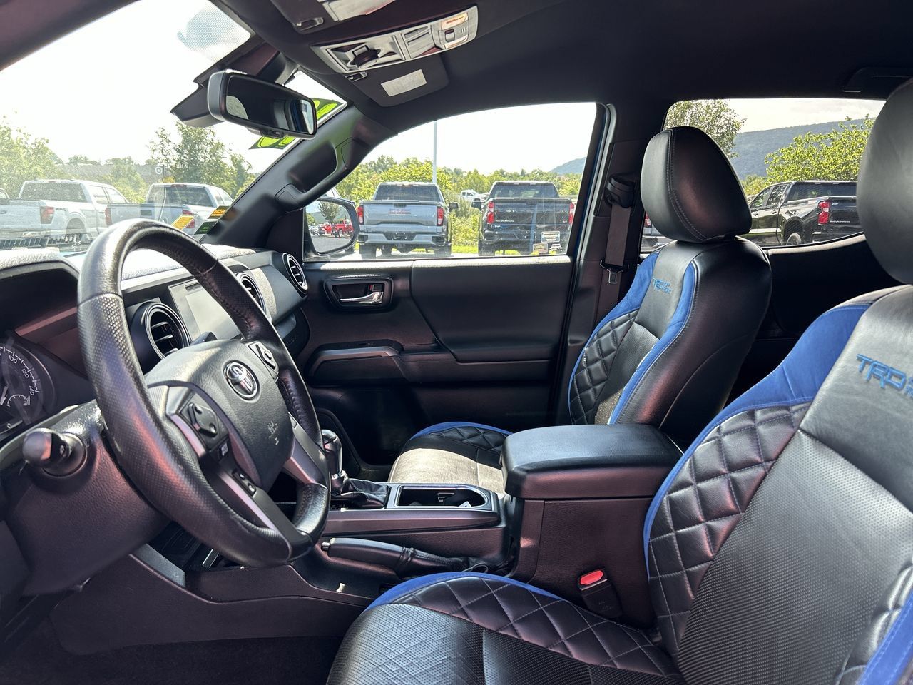 Used 2018 Toyota Tacoma TRD Off-Road w/ Exterior Package AWD/4WD image 22