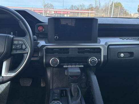 Used 2024 Toyota Tacoma TRD Off-Road image 31