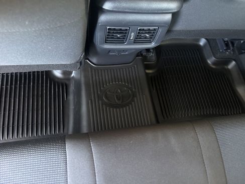 Used 2025 Toyota RAV4 LE AWD/4WD image 32