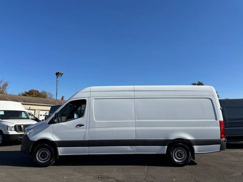 Used 2023 Mercedes-Benz Sprinter 2500 image 8