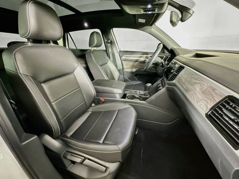 Used 2023 Volkswagen Atlas Cross Sport SE w/ Panoramic Sunroof Package FWD image 31