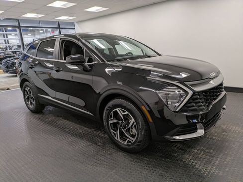 Used 2024 Kia Sportage LX image 3