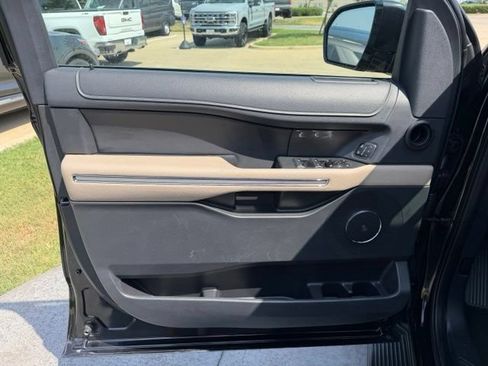 Used 2024 Ford Expedition Max Limited AWD/4WD image 10