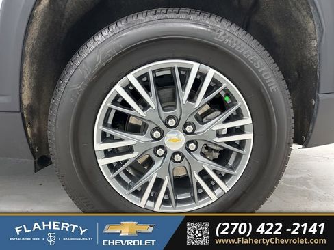 Used 2024 Chevrolet Traverse LT FWD image 19