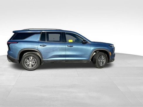 Used 2025 Chevrolet Traverse LT image 14