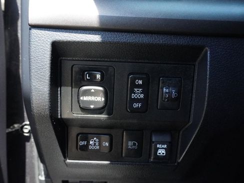 Used 2020 Toyota Tundra SR5 AWD/4WD image 31