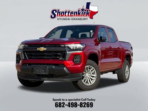 Used 2025 Chevrolet Colorado LT RWD image 1