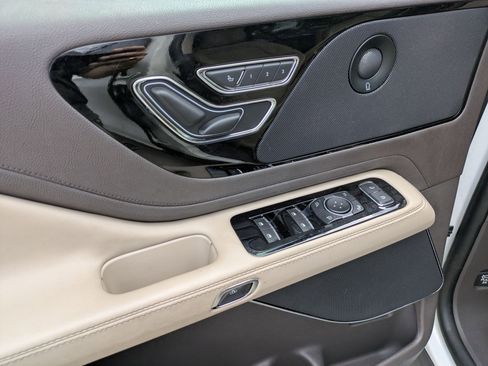 Used 2023 Lincoln Aviator Reserve w/ Equipment Group 201A RWD image 12