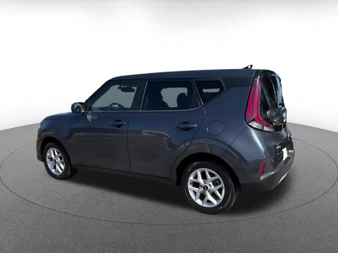Used 2025 Kia Soul LX w/ LX Technology Package FWD image 10