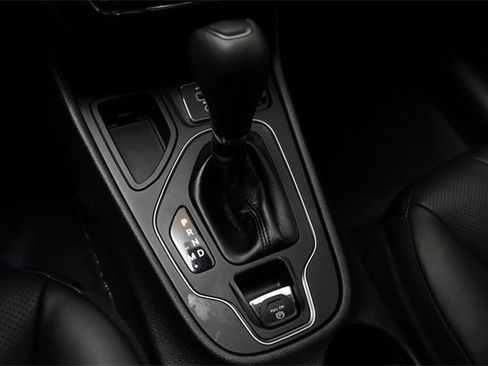 Used 2021 Jeep Cherokee Latitude Lux w/ Comfort/Convenience Group image 12