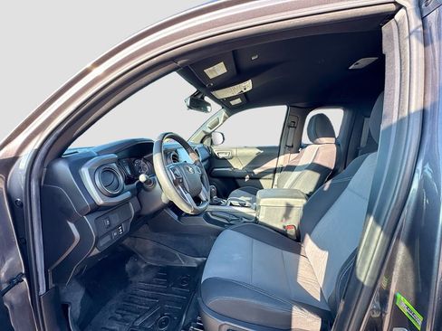 Used 2022 Toyota Tacoma TRD Sport image 20