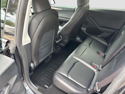 Used 2024 Tesla Model Y 2WD image 25