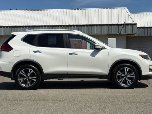 Used 2020 Nissan Rogue SV w/ Premium Package AWD/4WD image 3