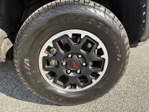 Used 2025 Toyota Tacoma TRD Off-Road AWD/4WD image 24