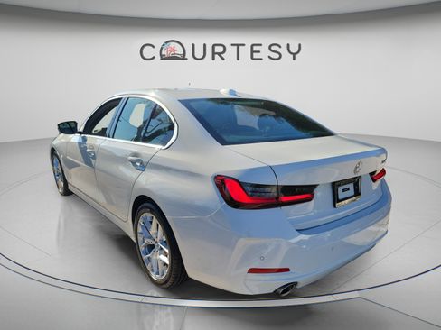 Used 2025 BMW 330i Sedan RWD image 2