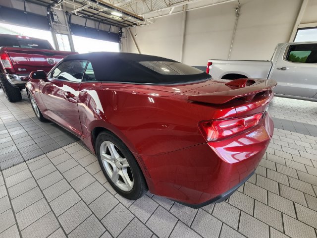 Used 2018 Chevrolet Camaro LT RWD image 3