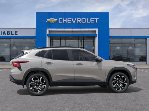 New 2026 Chevrolet Trax RS w/ Sunroof Package FWD image 5