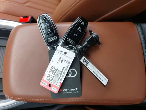 Certified 2022 Audi e-tron Prestige w/ Prestige Package AWD/4WD image 40