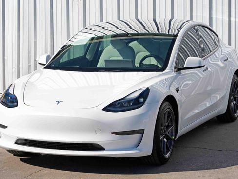 Used 2023 Tesla Model 3 Standard Range image 49