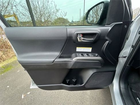 Used 2020 Toyota Tacoma TRD Off-Road image 19