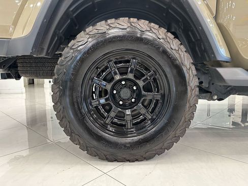 Used 2020 Jeep Gladiator Overland w/ LED Lighting Group image 39