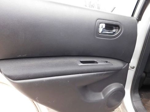 Used 2011 Nissan Rogue SV image 7