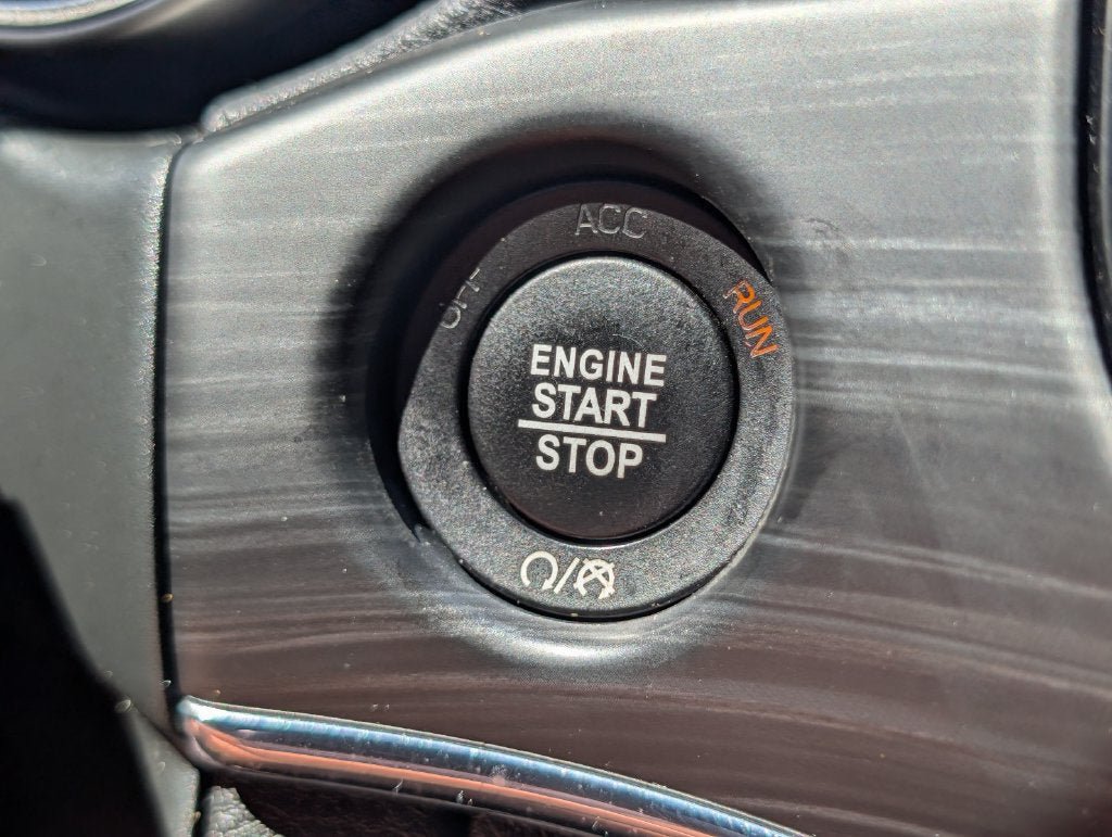 Used 2021 Jeep Grand Cherokee Limited AWD/4WD image 25