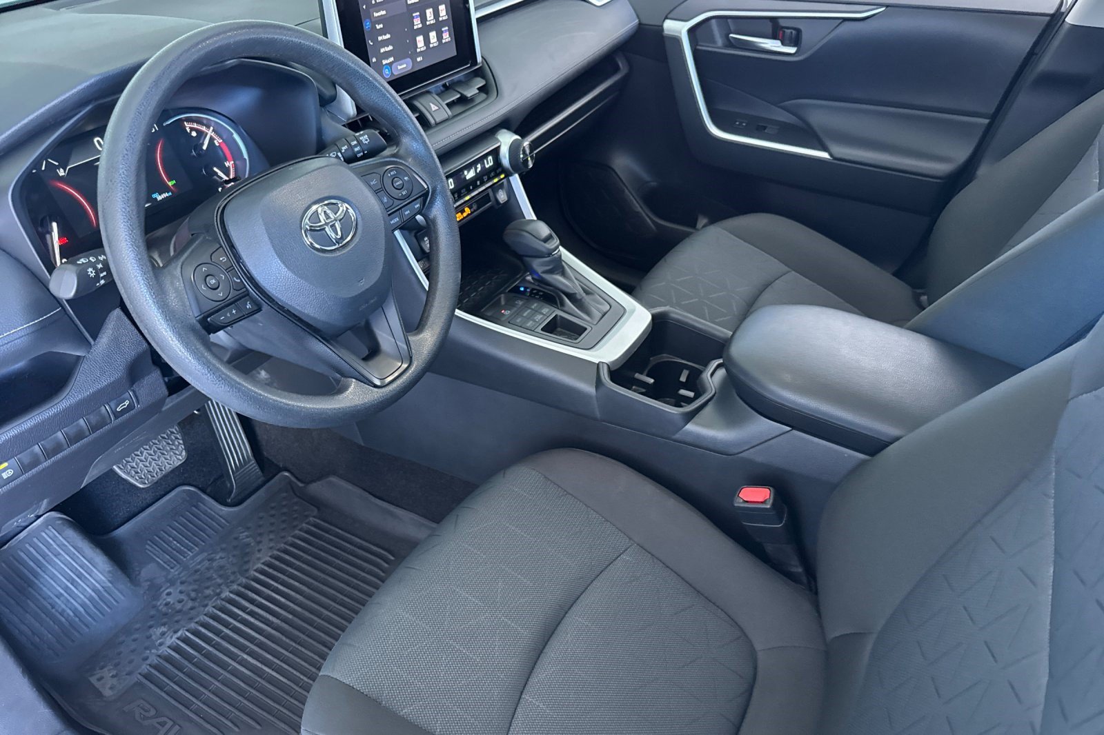 Used 2025 Toyota RAV4 XLE w/ Convenience Package AWD/4WD image 4