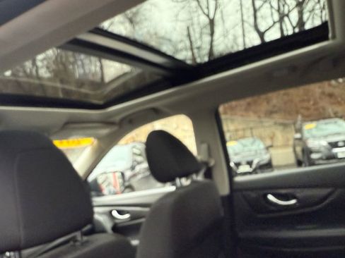 Used 2019 Nissan Rogue SV w/ Sun & Sound Touring Package image 12