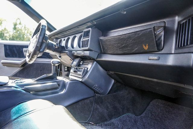 Used 1992 Pontiac Firebird Formula RWD image 27