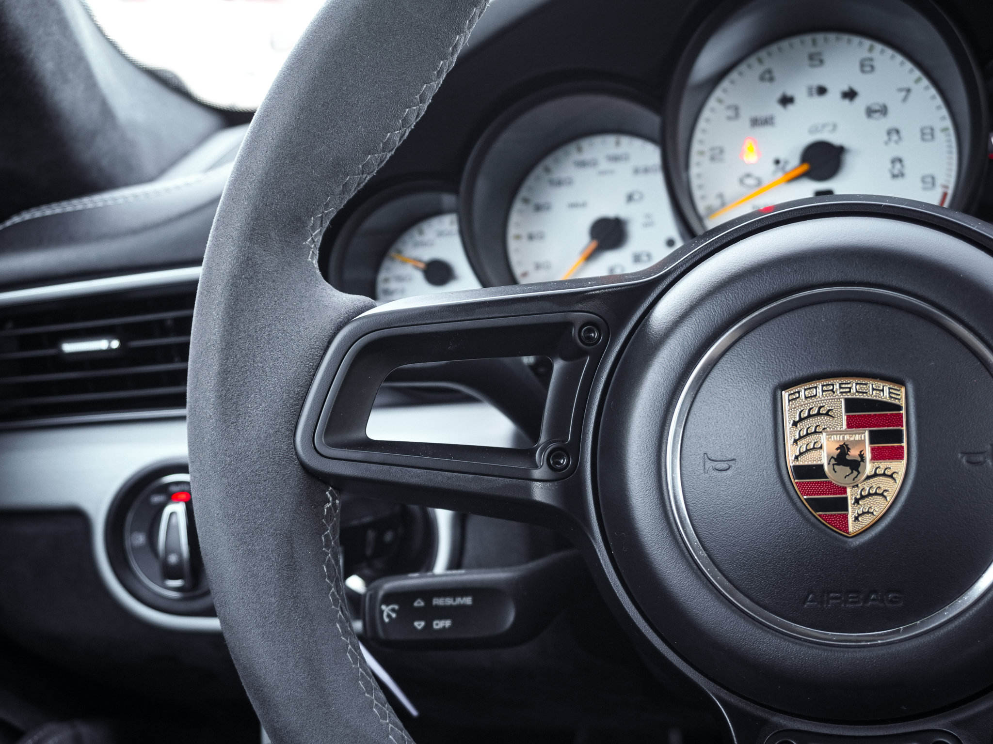 Used 2018 Porsche 911 GT3 w/ Sport Chrono Package RWD image 19