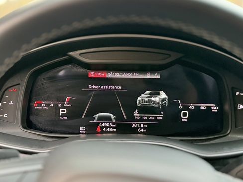 Used 2021 Audi Q8 Premium image 46