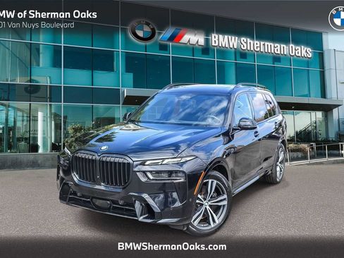 Used 2023 BMW X7 xDrive40i w/ M Sport Package AWD/4WD image 1
