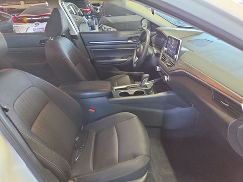Used 2024 Nissan Altima 2.5 SV FWD image 18