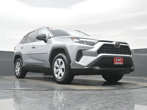 Used 2021 Toyota RAV4 LE image 24