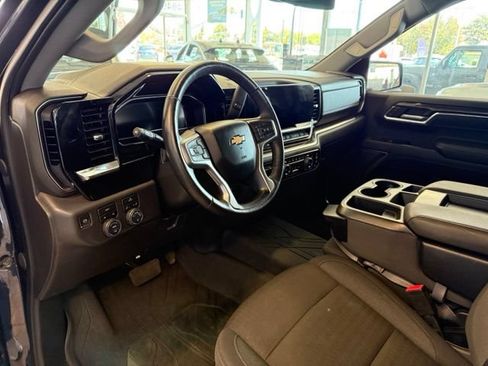 Used 2022 Chevrolet Silverado 1500 LT w/ Protection Package AWD/4WD image 2
