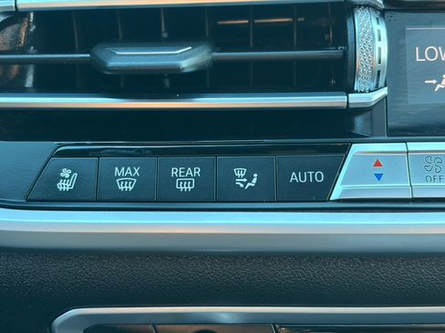 Used 2020 BMW X7 xDrive40i w/ M Sport Package image 27