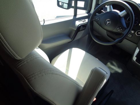 Used 2015 Mercedes-Benz Sprinter 3500 image 10