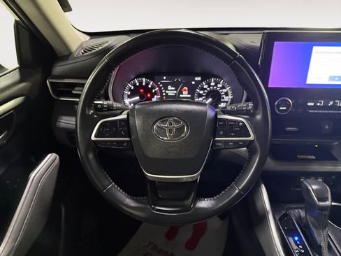 Used 2023 Toyota Highlander XLE FWD image 19