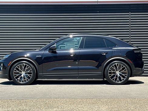Used 2026 Porsche Macan 4 Electric AWD/4WD image 2