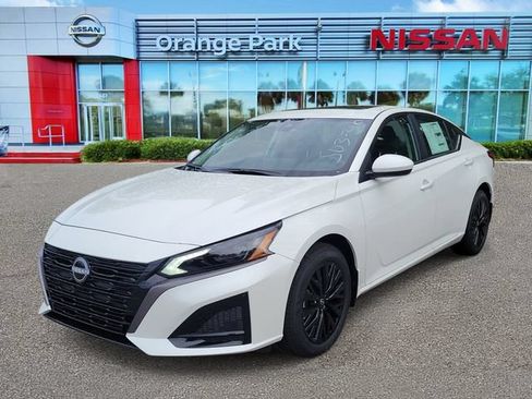 New 2026 Nissan Altima 2.5 SV w/ SV Special Edition Package AWD/4WD image 4