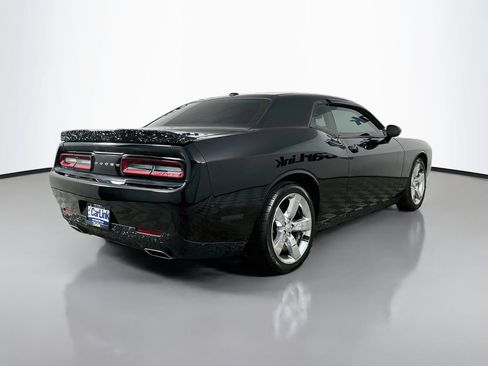 Used 2018 Dodge Challenger SXT RWD image 8
