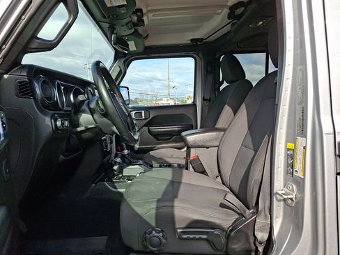 Used 2020 Jeep Gladiator Sport image 24