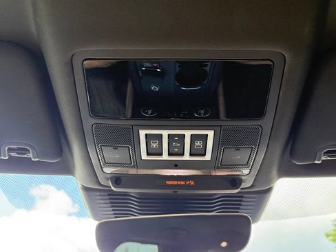 Certified 2025 Land Rover Discovery Dynamic SE AWD/4WD image 27
