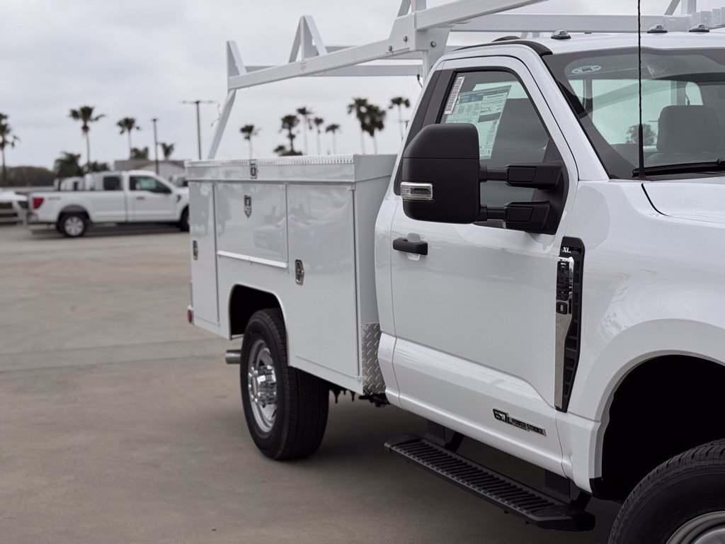 New 2025 Ford F350 XL w/ XL Chrome Package AWD/4WD image 6