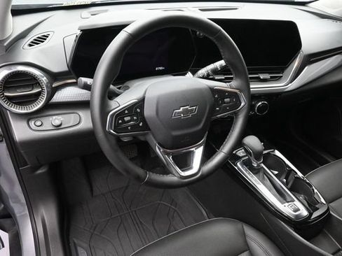 Used 2025 Chevrolet Trax ACTIV w/ Sunroof Package FWD image 25