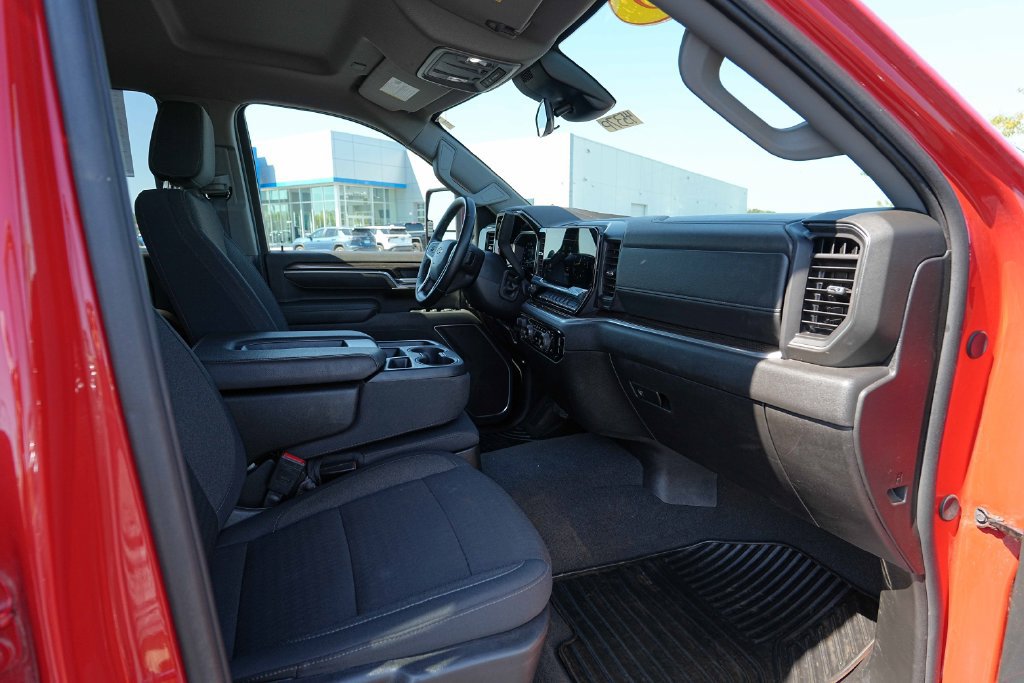 Used 2025 Chevrolet Silverado 2500 LT w/ Convenience Package AWD/4WD image 23