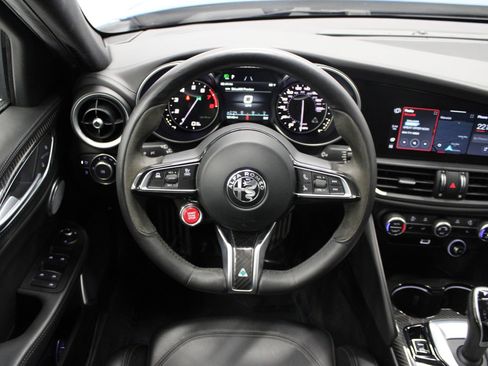 Used 2022 Alfa Romeo Giulia Quadrifoglio image 16