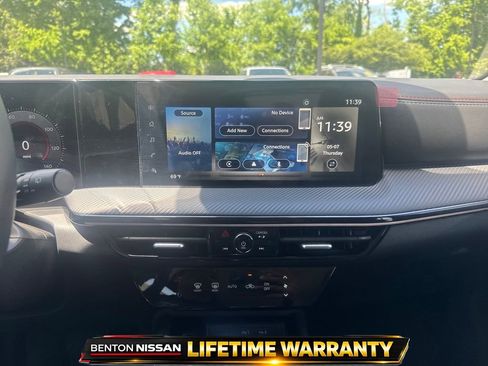 Used 2025 Nissan Kicks SR FWD image 16